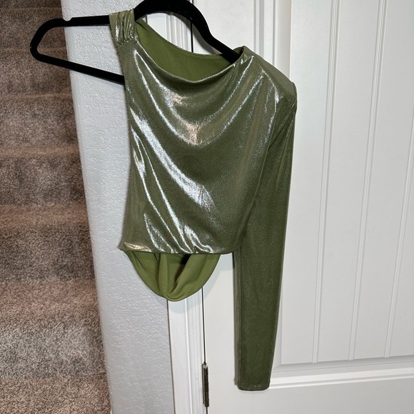NBD Vea One Shoulder Crop Top Metallic Green SMALL Asymmetrical Cut Out - Picture 6 of 10